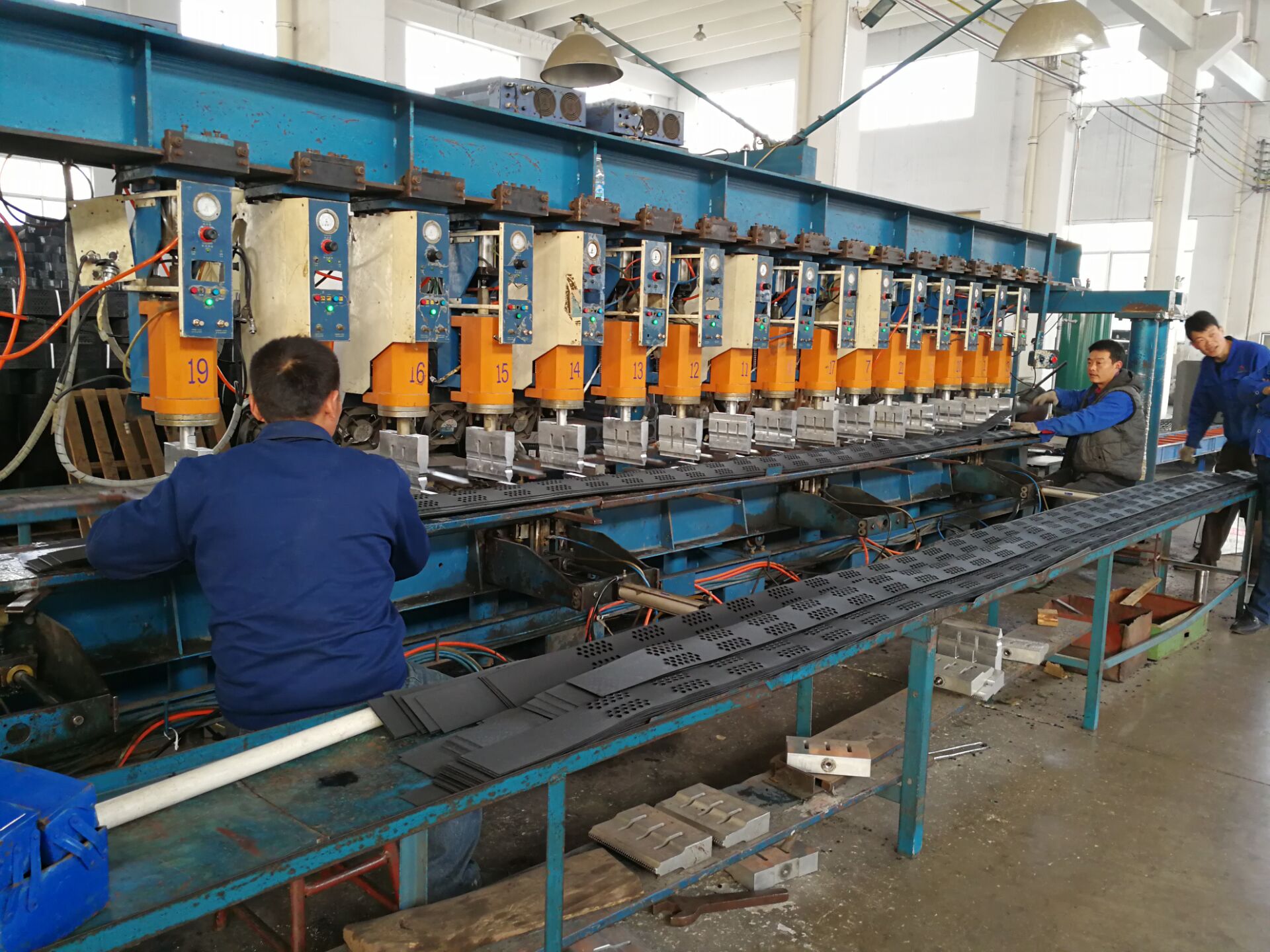 �����������a(ch��n)�O(sh��)��